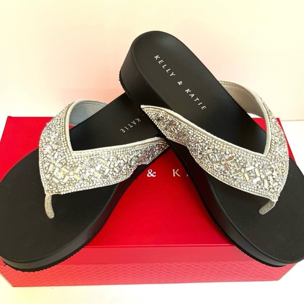 Kelly & Katie Black Sandals with Sparkly Embellishments Size 6
NWT